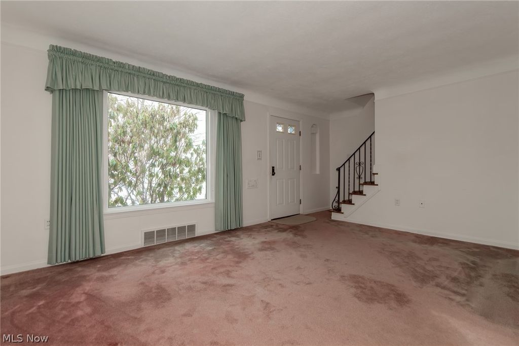 Photo of 1307 Summit Drive, Mayfield Heights, OH 44124 (MLS # 5186221)