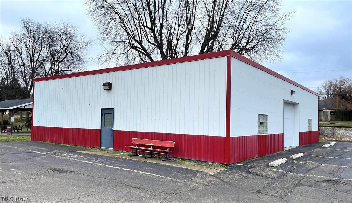 Village/Minerva - Commercial Sale