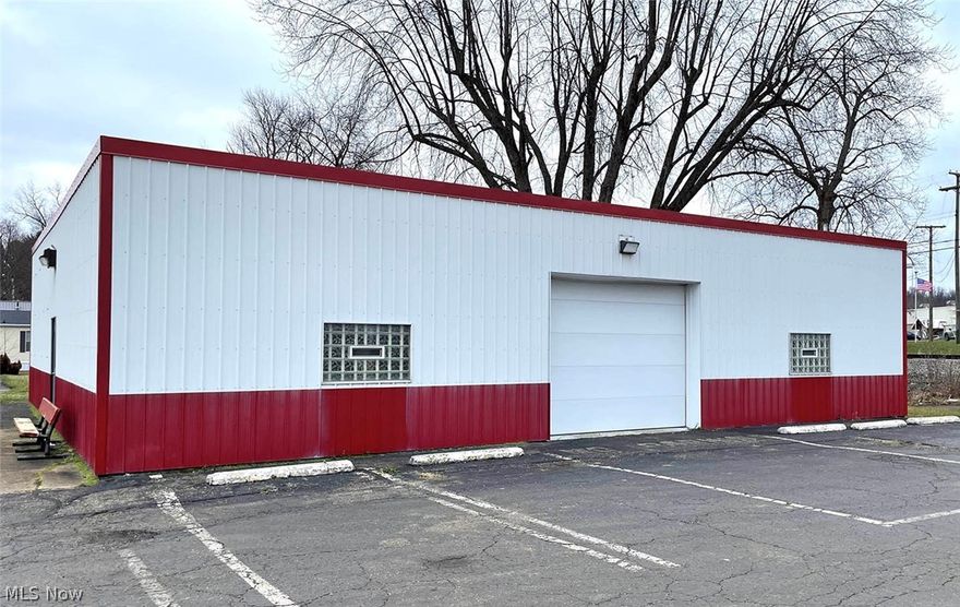 Good shop building, very well maintained. 10' overhead garage door, glass block windows, half bath, reservoir gas heater. Road frontage on Bonnieview Dr. Located across from Consumers National Bank and behind Minerva Dairy Queen. Nice open work area plus finished office area.