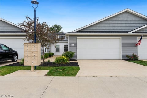 Condo For Sale - 124 Acorn Lane<br/> Elyria, OH 44035