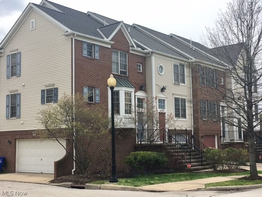 Enjoy Urban lifestyle at it's best in this smart and sophisticated Beacon Place Townhouse! This spacious corner home has three large bedrooms and 2.5 baths, gracious dining room, warm & inviting living room with fireplace. Bright eat-in kitchen with granite countertops and all appliances stay. Add to this a stylish family room with walkout, heated garage and tons of storage space. Minutes from downtown and steps away from Cleveland Clinic.