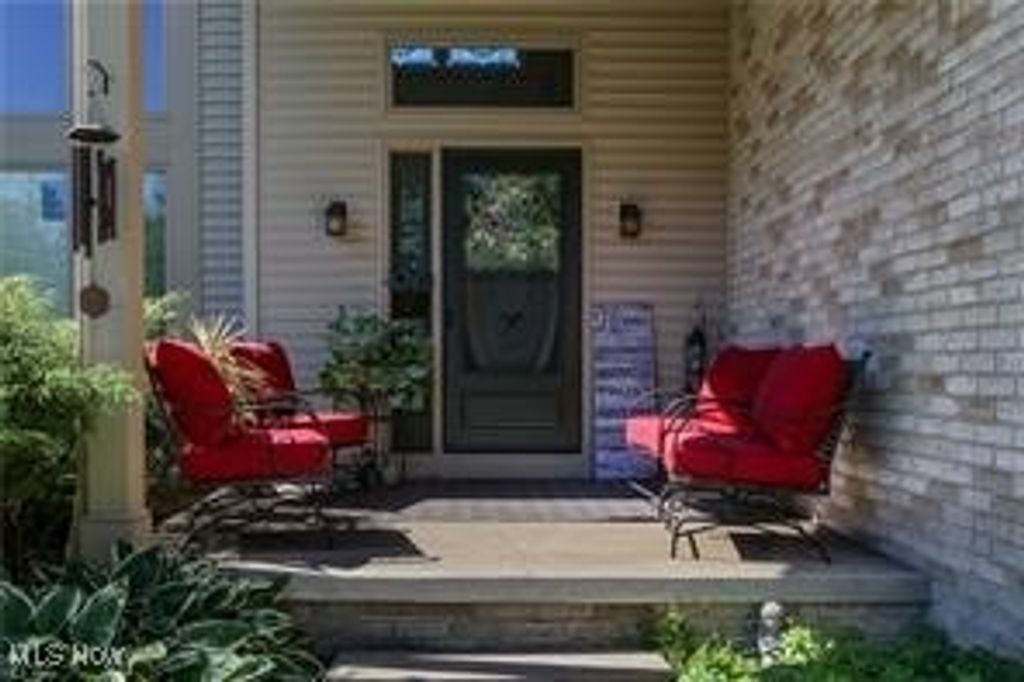 Photo of 822 Shadowood Lane SE, Warren, OH 44484 (MLS # 5178385)