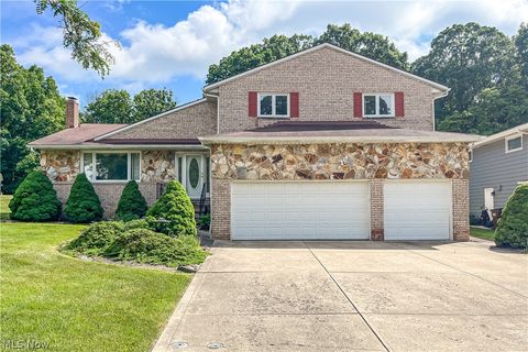 Single Family Residence in Parma OH 6013 Rousseau Drive.jpg