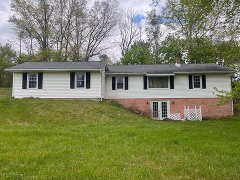 3572 Pennsylvania Avenue NE Zoarville OH 44656