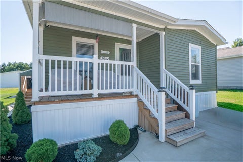 Photo of 3052 Cross Creek Circle SW, Massillon, OH 44647 (MLS # 5255765)