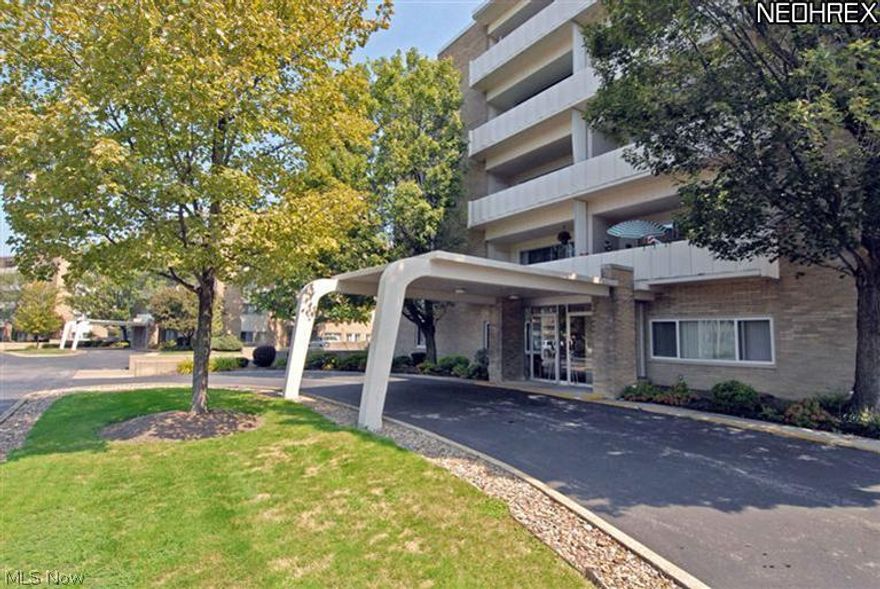 On the beautiful Metroparks! Super nice corner condo with balcony facing west! Neutral paint throughout! Very spacious floor plan features living room, dining room, eat-in kitchen, 2 good size bedrooms and 2 full baths! Newer stove and microwave! All appliances and generous closets! Maintenance fee includes heat, water, sewer, in ground pool! Very well maintained complex with laundry on each floor, party room in every building and private parking underground for $30/month rental fee. Walk to shopping, library, fine dining! Terrific location and value!