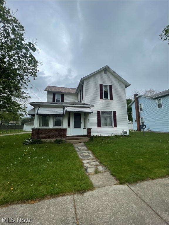 Large 2 story colonial with enclosed large patio in front of house. 1st floor laundry and half bath off of kitchen. Large kitchen with dining area and family room all on main floor.
Upstairs bedrooms and full bath.
There is a basement and a detached garage.
House is vacant.