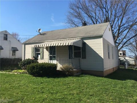 Photo of 852 Marmion Avenue, Youngstown, OH 44502 (MLS # 5184509)