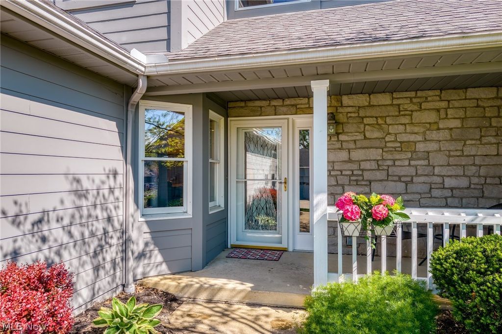 Photo of 1975 Stansberry Circle, Akron, OH 44313 (MLS # 5208112)