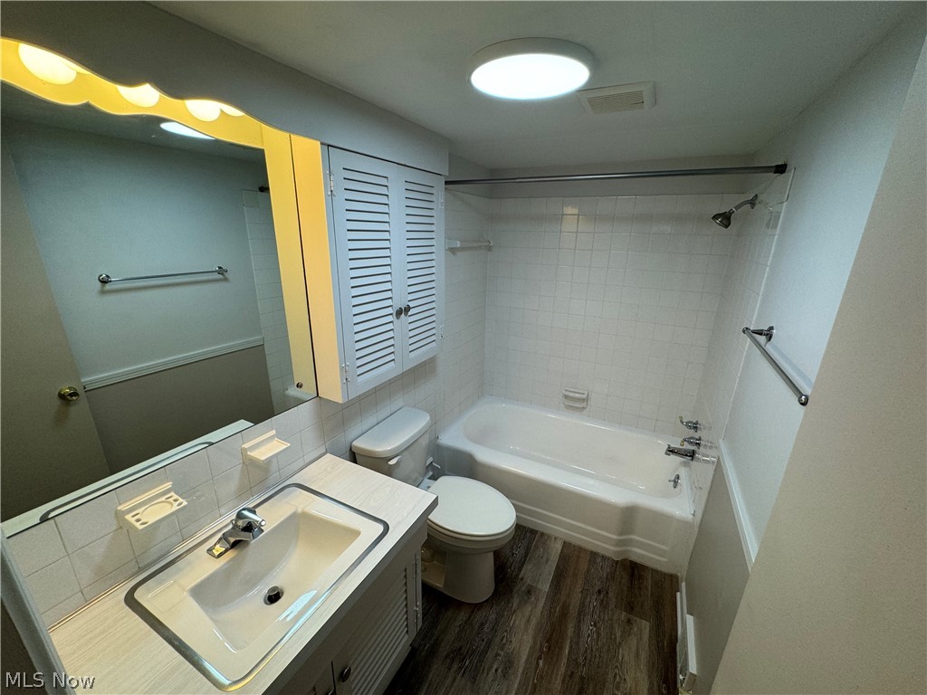 6910 Carriage Hill Drive/Carri - Residential Lease