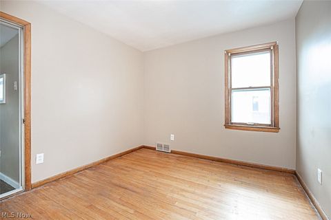 Tiny photo for 4633 Warner Road, Garfield Heights, OH 44125 (MLS # 5190169)