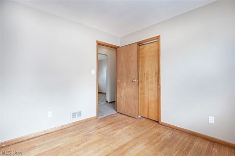 Tiny photo for 4633 Warner Road, Garfield Heights, OH 44125 (MLS # 5190169)