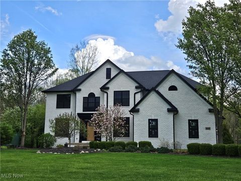 2037 S Meadow Circle Akron OH 44333