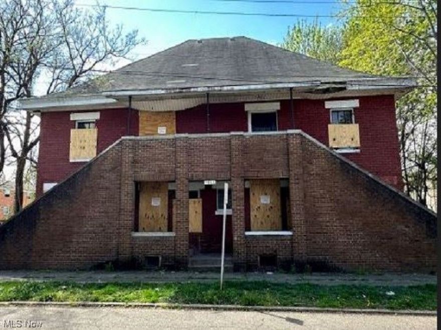 Built in 1890, multi-level 4-plex, 4 bedrooms, 4 full baths with ~3,800 sq ft of living space on +/- .31 acre lot. Property has been boarded and condemned, buyer will need to check with code enforcement. Buyer to confirm all listing information prior to making offer. Seller WILL NOT ACTIVATE UTILITIES. Buyer to
view home, inspect and confirm all listing information prior to making offer. Seller will NOT allow water service to be turned on for any reason. Property sold “AS-IS” without contingencies. Buyer to check with City/County/Zoning/Tax and other records to determine details to their satisfaction.