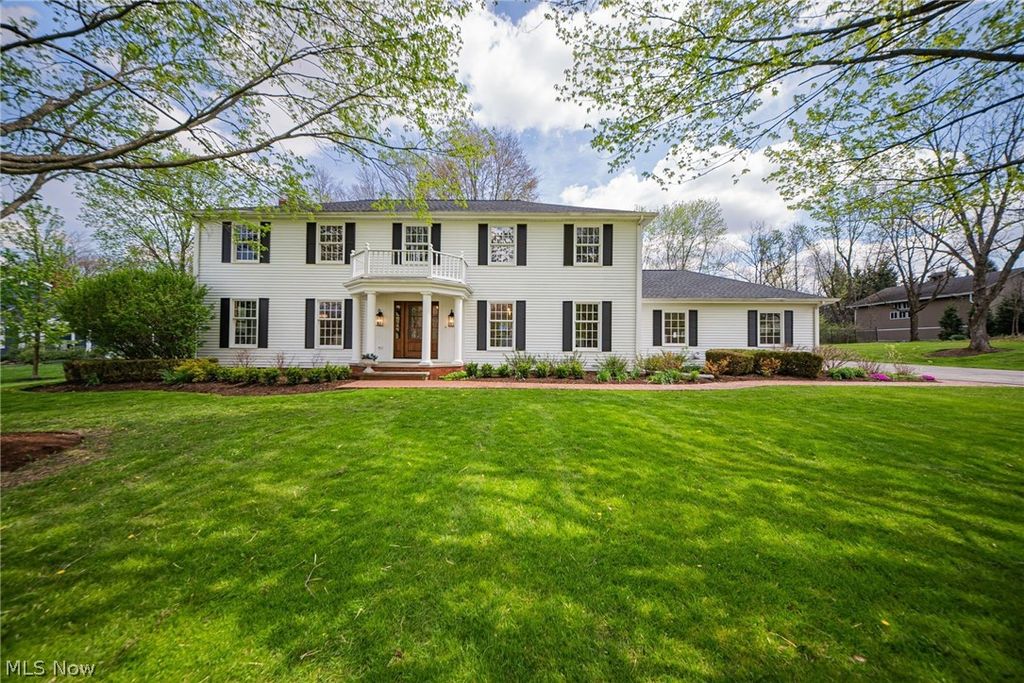 Photo of 35 Greentree Road, Moreland Hills, OH 44022 (MLS # 5204293)