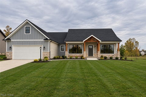 Photo of 4035 Shelly Lynn Drive, New Middletown, OH 44442 (MLS # 5255555)