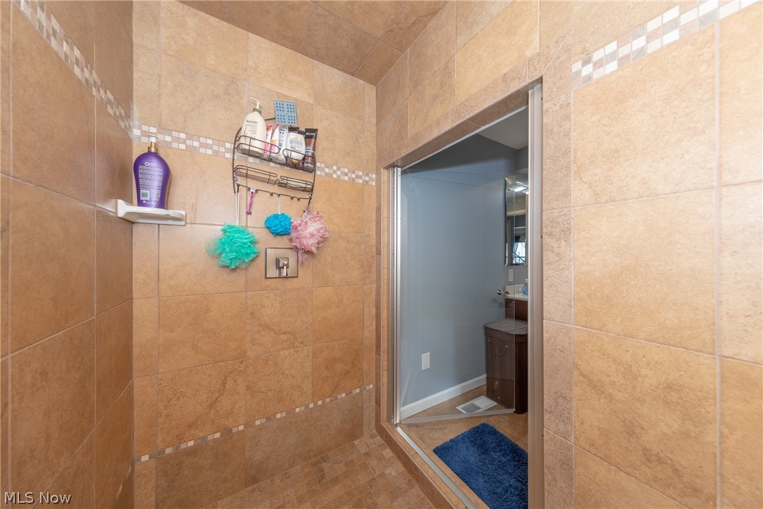 Walter H Tellings Mayfield-Est - Residential