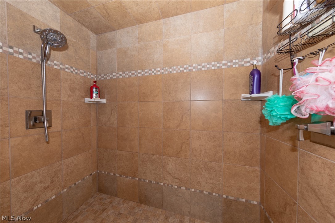 Walter H Tellings Mayfield-Est - Residential