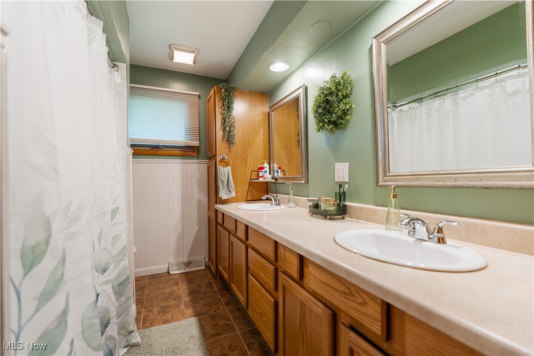 6111 Hollydale Avenue, Canton, Ohio image 17