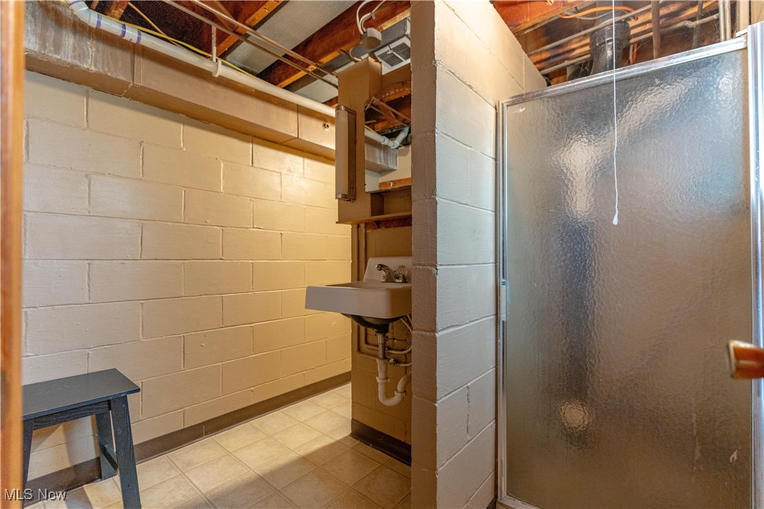 6111 Hollydale Avenue, Canton, Ohio image 31