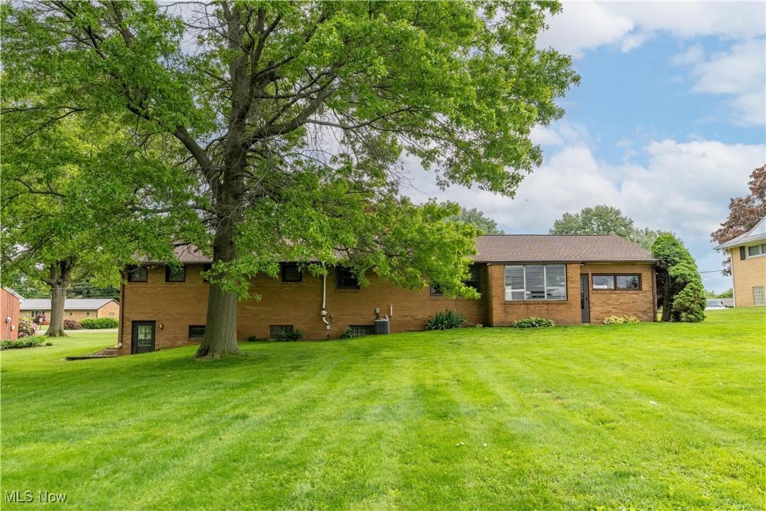 6111 Hollydale Avenue, Canton, Ohio image 33