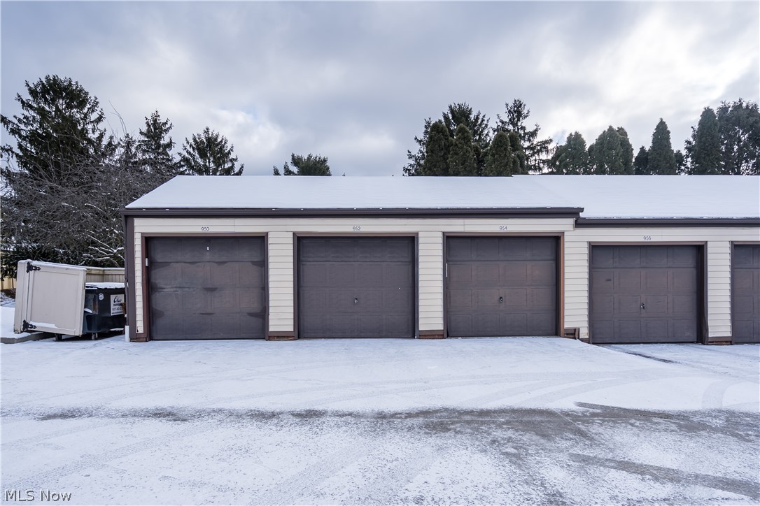 Hampton Ridge Condo - Residential