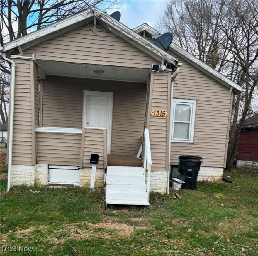 Looking for cashflow? Here is an excellent investment opportunity for a new or seasoned investor. Two bedroom ranch. Conveniently located in Akron. Minutes away from shopping, dining, rolling acres, and summa hospital. Easy access to route 76 and Route 77. Home offers new siding, new furnace, new water tank, newer, flooring, replacement windows. Tenant is paying $795 per month. Call your favorite realtor and schedule a private tour today!