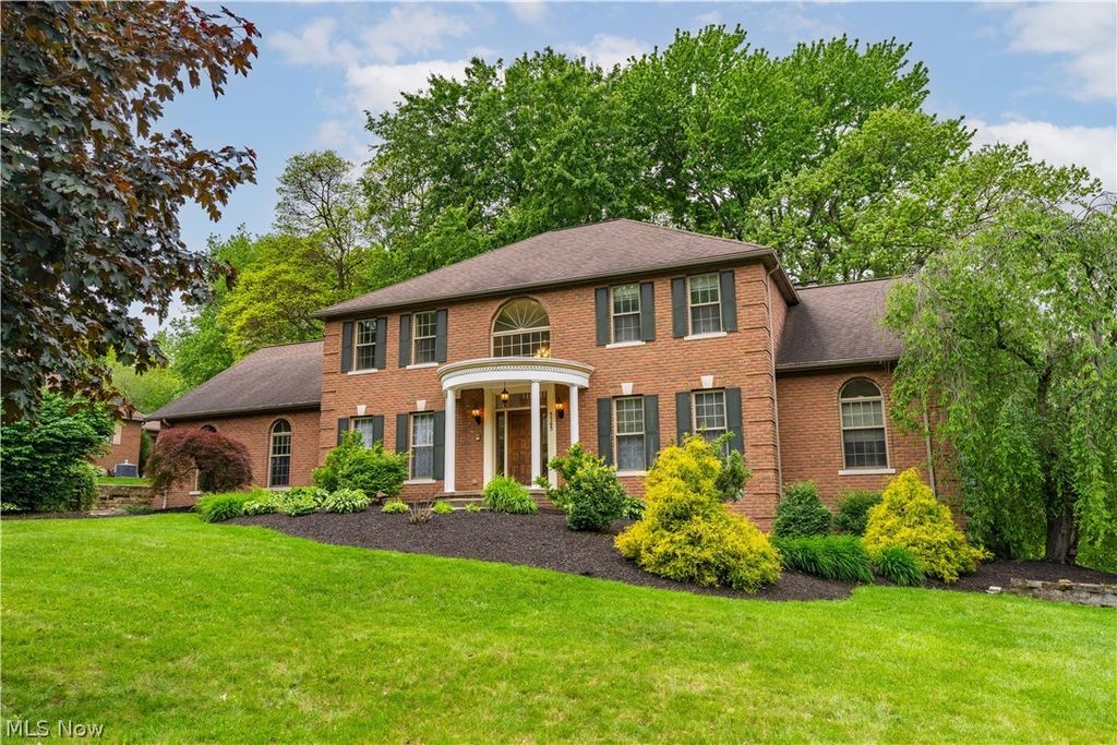 Photo of 5205 Foxchase Avenue NW, Canton, OH 44718 (MLS # 5212209)