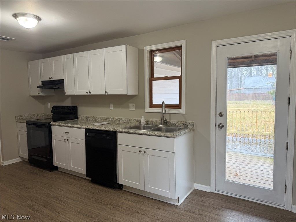 Photo of 3003 Walter Road, North Olmsted, OH 44070 (MLS # 5202428)