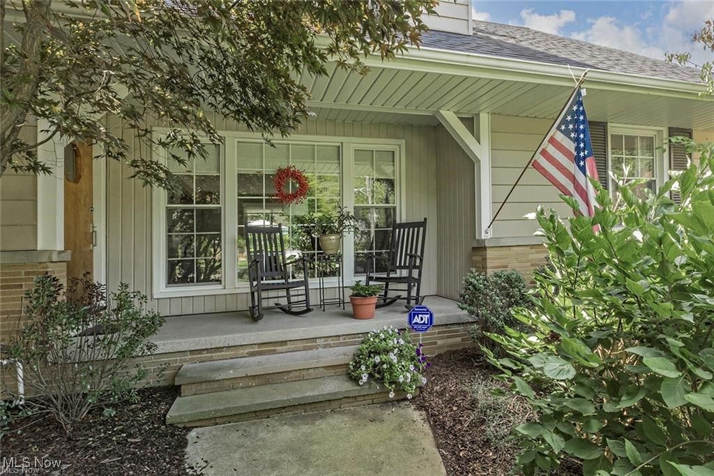 Photo of 23910 Wimbledon Road, Shaker Heights, OH 44122 (MLS # 5174860)