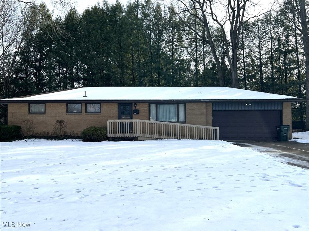 Photo of 3576 Donegal Drive NE, Canton, OH 44721 (MLS # 5178084)