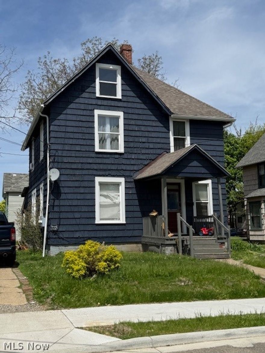Great investment property. Separate entrances for each unit. Each unit also has its own separate utilities.  Both spots are rented with great rental history.  New roof and current owner did some great updates.