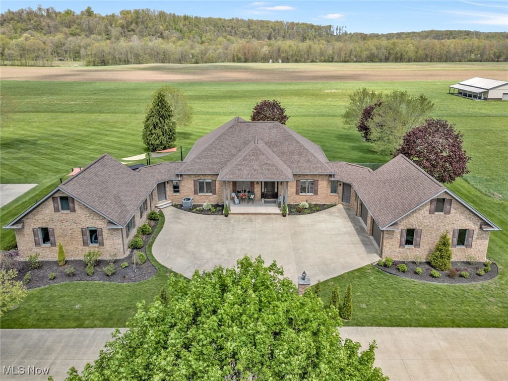 8050 Avalon Road, Malvern, Ohio image 1