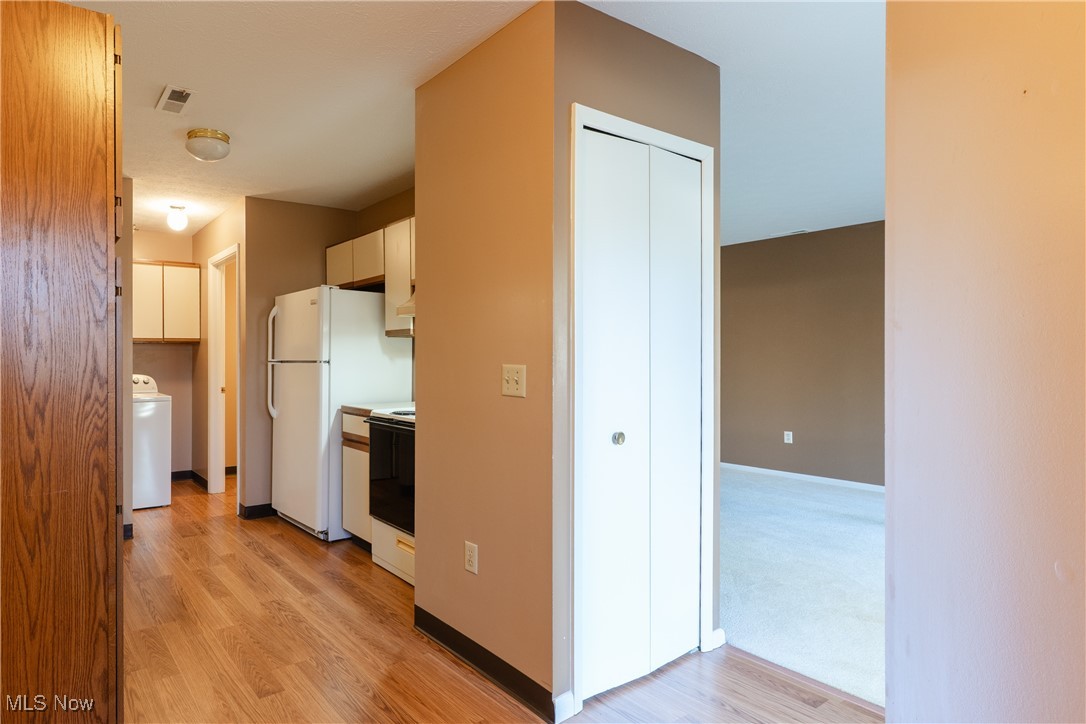 7154 Village Drive, Mentor, Ohio image 11