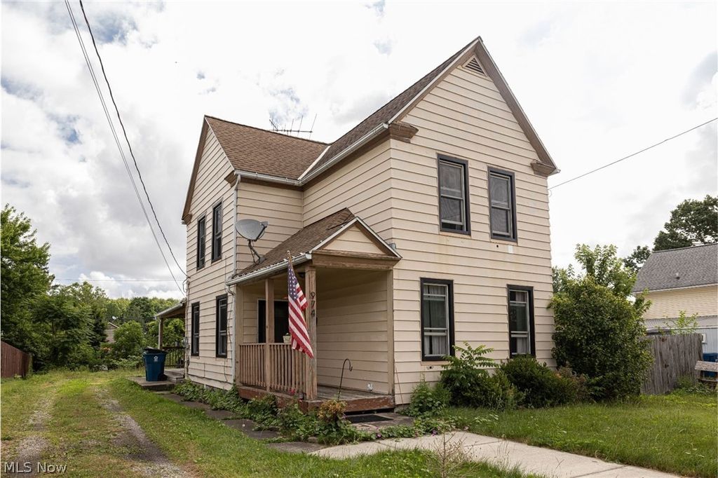 Photo of 974 Chestnut Street, Grafton, OH 44044 (MLS # 5225373)