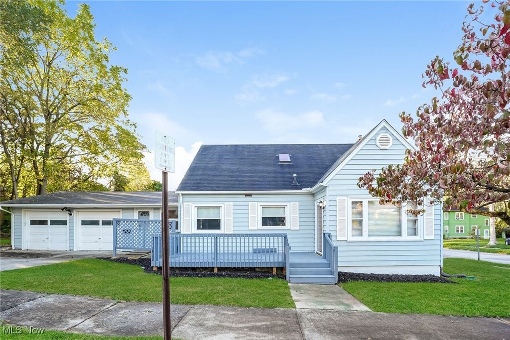 Photo of 962 Iona Avenue, Akron, OH 44314 (MLS # 5165906)