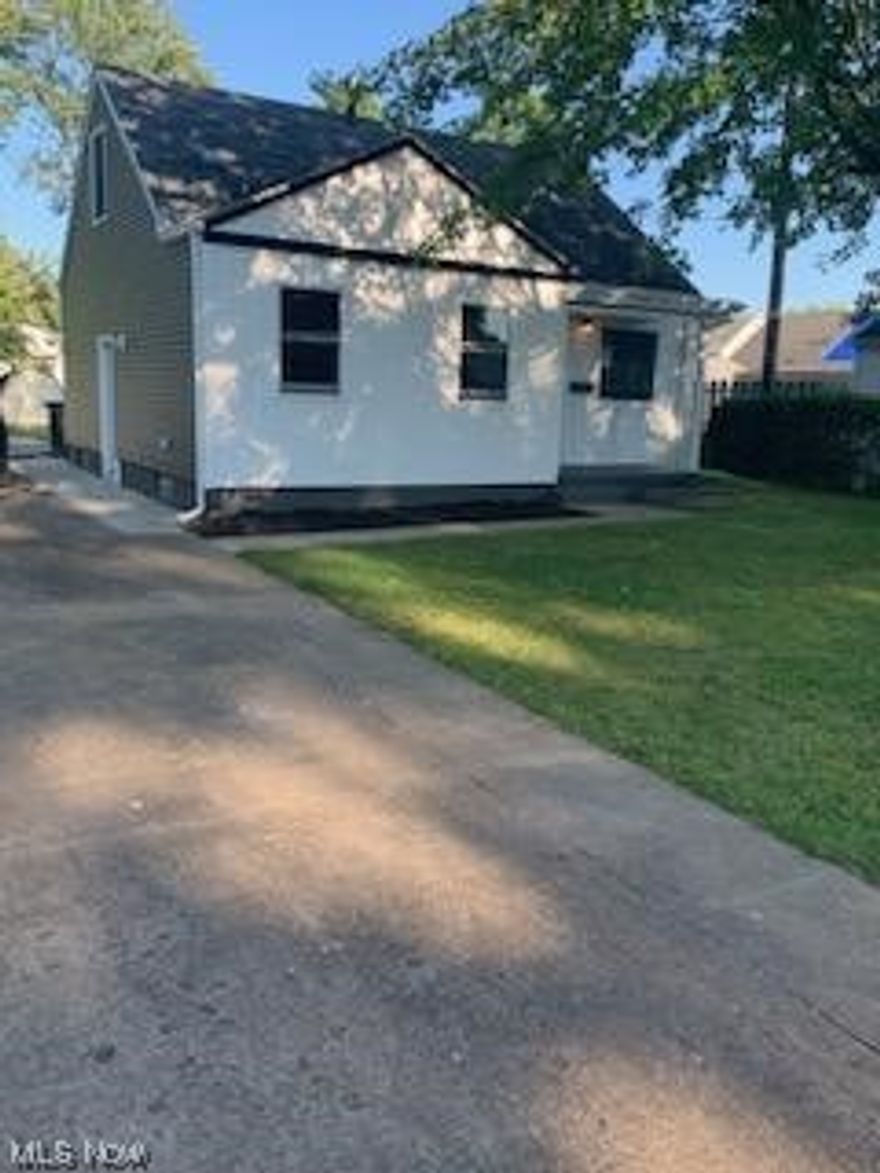 Check out this move-in ready 3 bedroom with great curb appeal, many updates all freshly painted new vinyl siding and vinyl windows
plus amish built cabinets and granite counter tops, also completely updated bathroom and many more.
