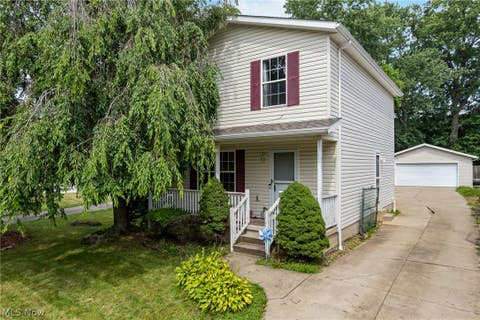 Homes For Sale - 2483 Clara Street<br/> Cuyahoga Falls, OH 44221