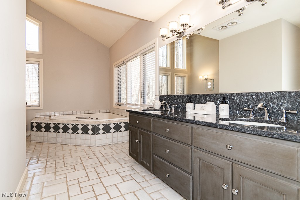 11730 Colchester Lane, Chagrin Falls, Ohio image 24