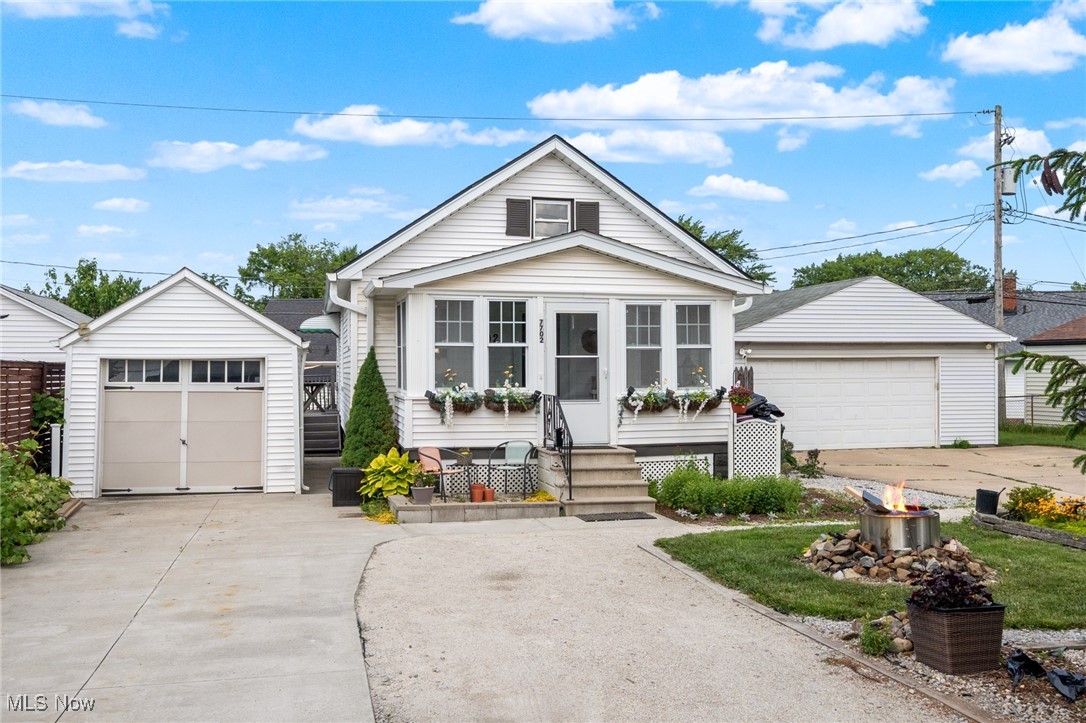 7702 Snow Road, Parma, Ohio image 2