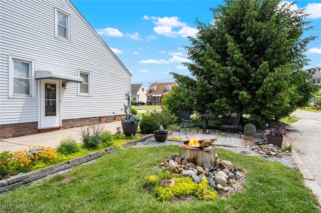 7702 Snow Road, Parma, Ohio image 9