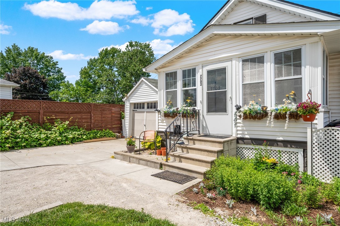 7702 Snow Road, Parma, Ohio image 6