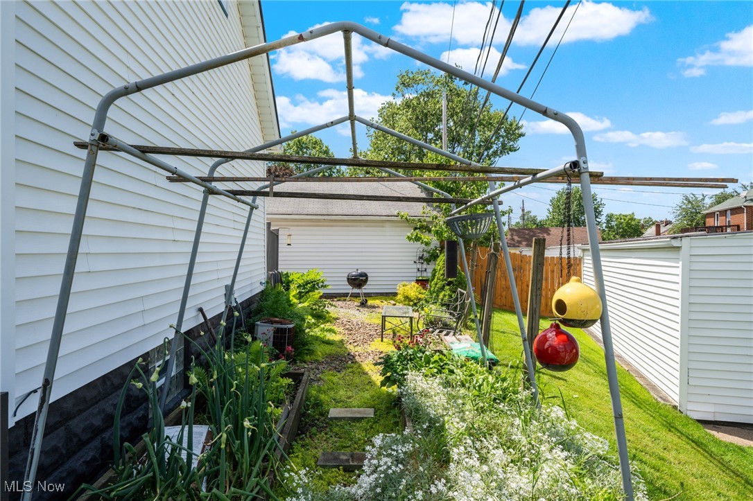 7702 Snow Road, Parma, Ohio image 10