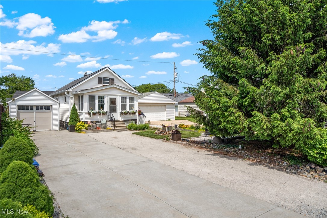 7702 Snow Road, Parma, Ohio image 4