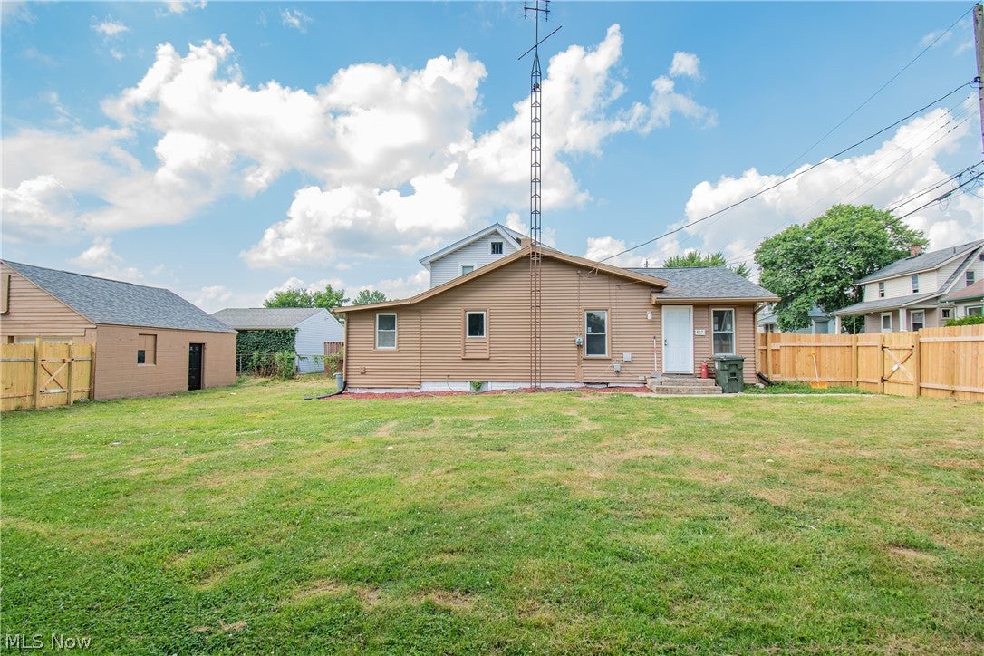 817 Halter Court NW