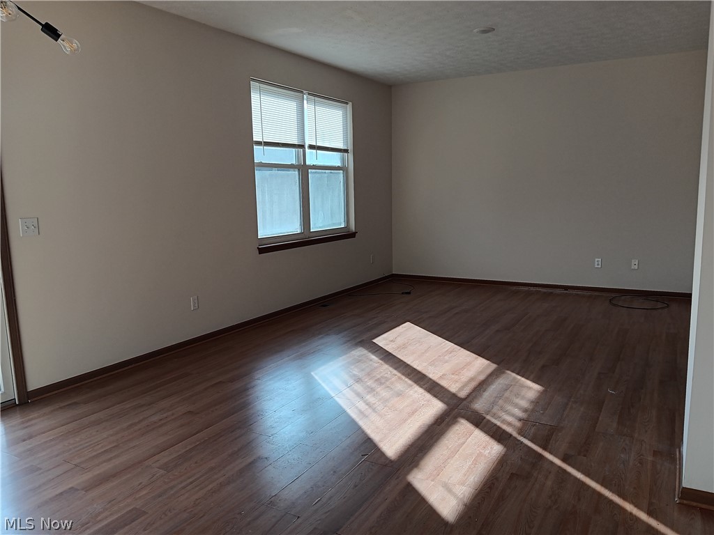 Dawn Cliff 06a - Residential Lease