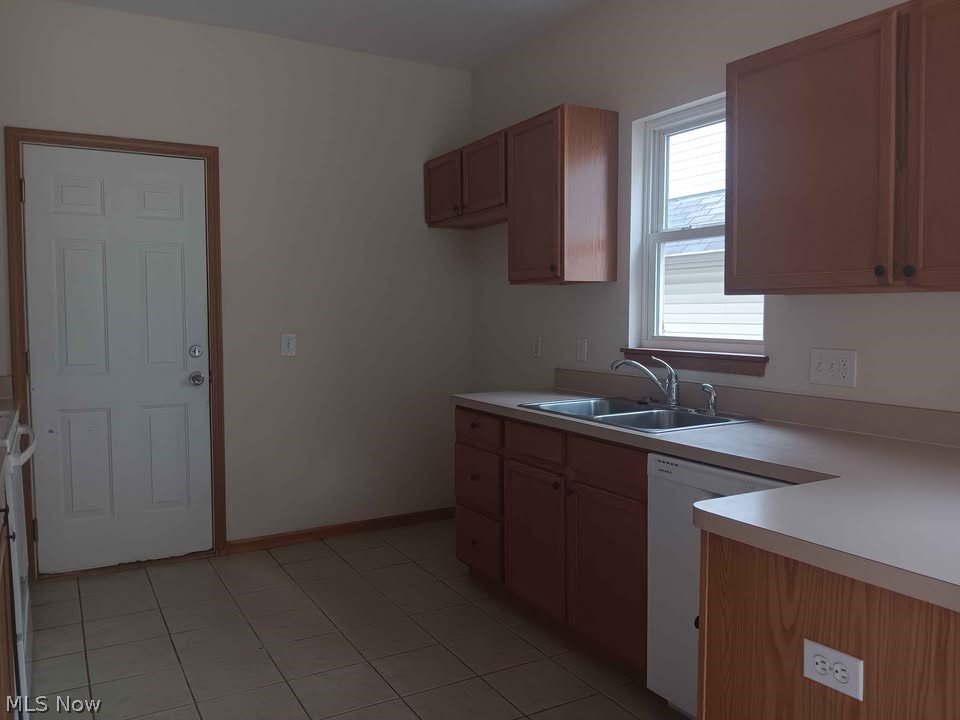 Dawn Cliff 06a - Residential Lease