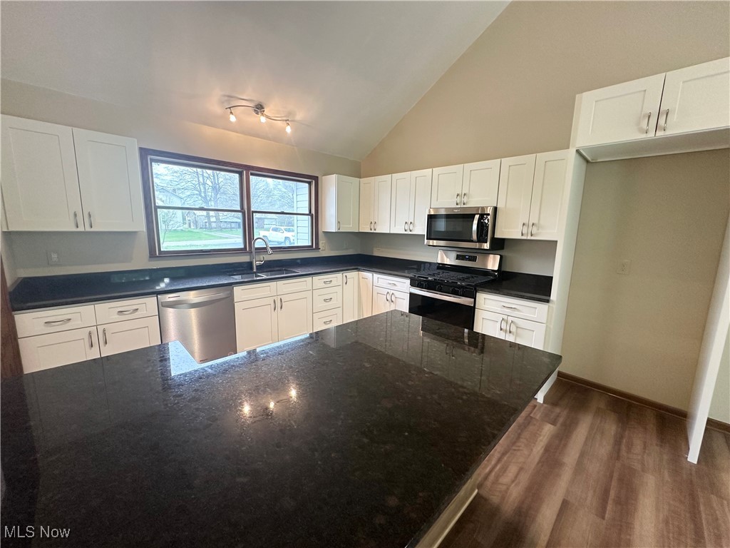 5869 Amy Boyle Road, Brookfield, Ohio image 10