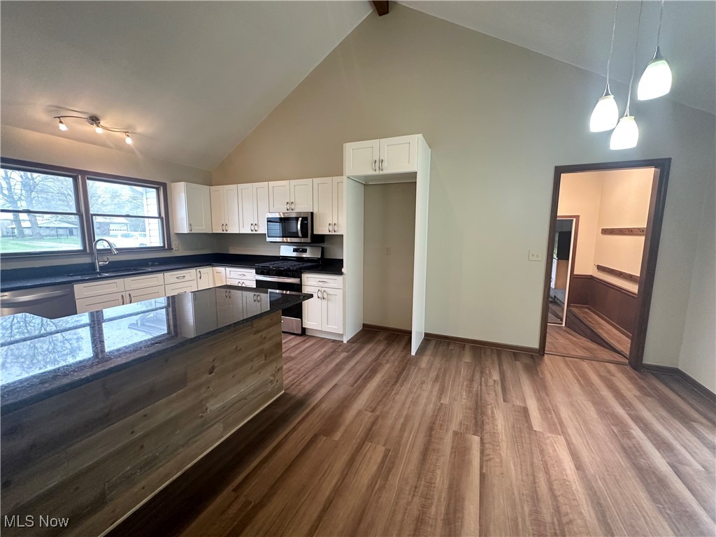 5869 Amy Boyle Road, Brookfield, Ohio image 11