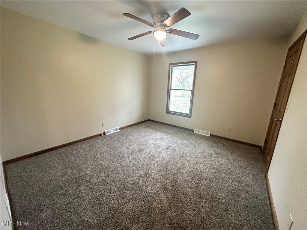 5869 Amy Boyle Road, Brookfield, Ohio image 18